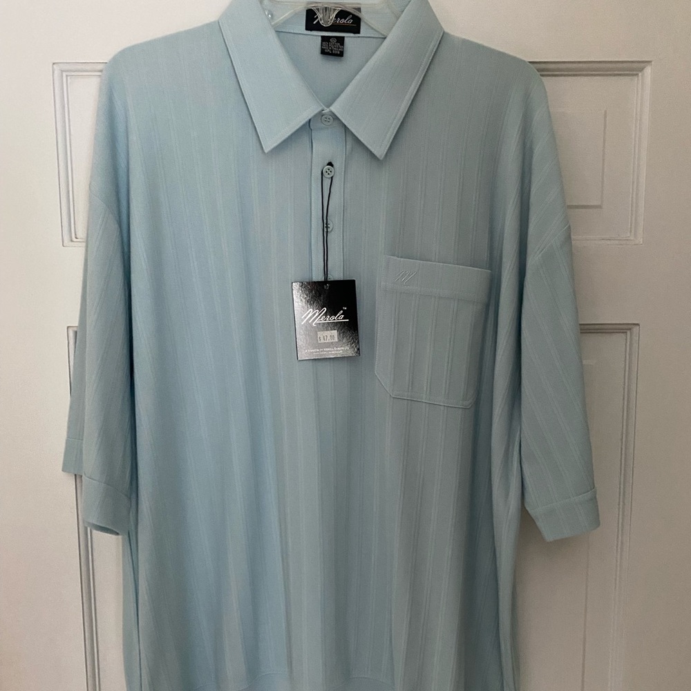 NWT Merola men’s blue collared top with short sleeves and banded bottom XXL